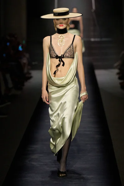 Look 11